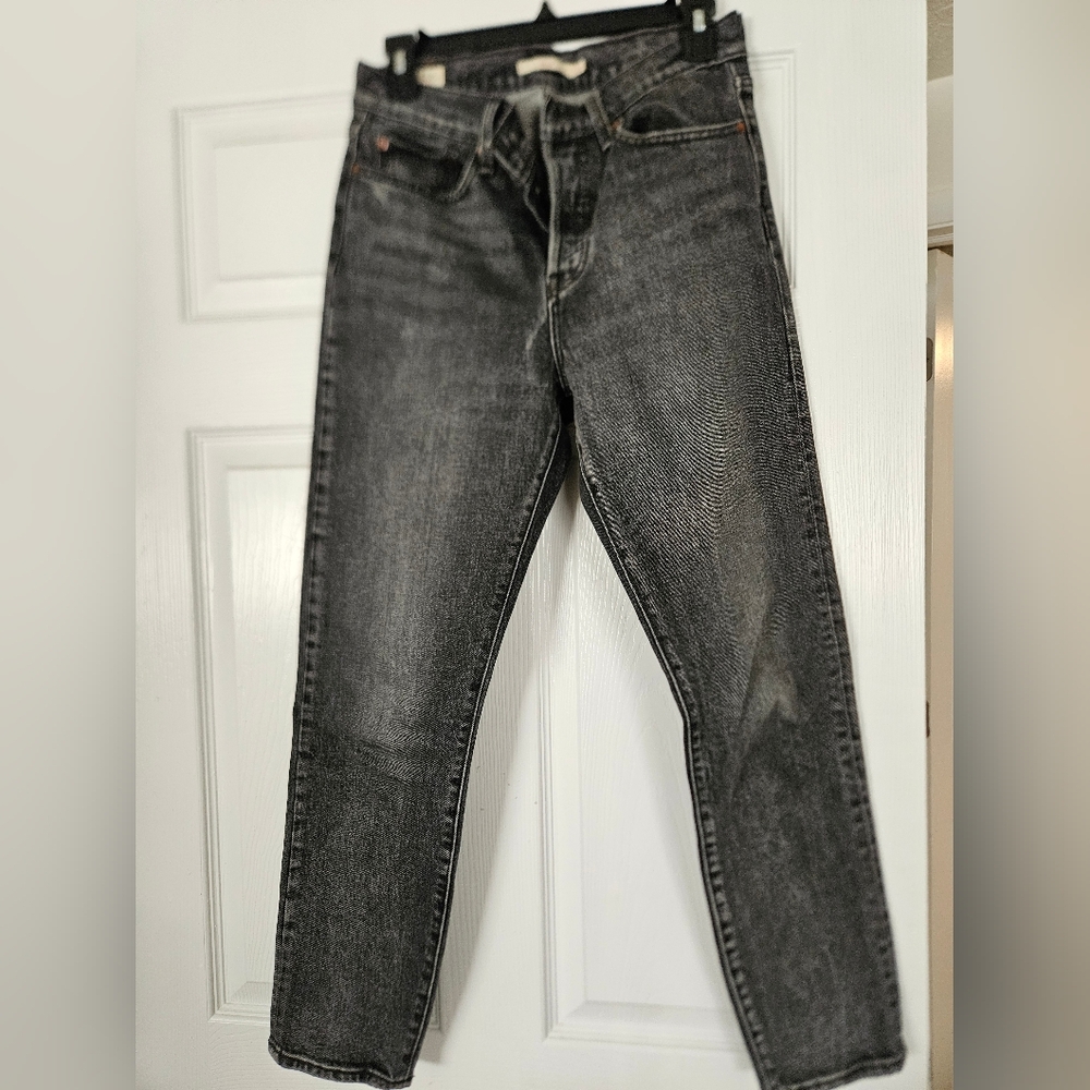 Levi's wedgie size 27